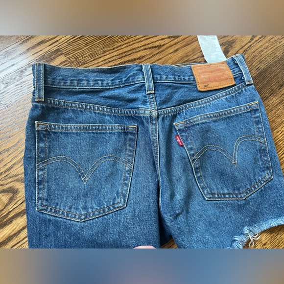 Levi’s womens jean shorts - Picture 5 of 7